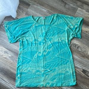 Missing Polynesia.  Women’s Top.  Size Medium/Large.